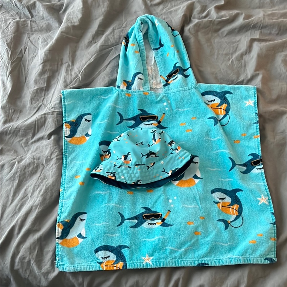 Wonder Co. Shark Print Kids Hooded Towel and Hat Set - Blue